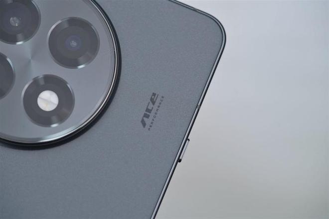 具性价比的骁龙8至尊旗舰 游戏水桶机皇！CQ9电子一加Ace 5 Pro评测：最(图12)